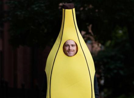 谷歌最新「香蕉」AI 图像模型，让网友疯玩「Vibe Photoshoping」