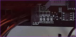 电脑红灯持续亮起是怎么回事