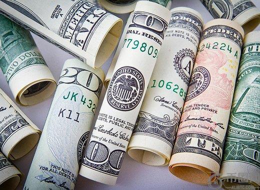 现货比特币 ETF 流入量达 6.42 亿美元