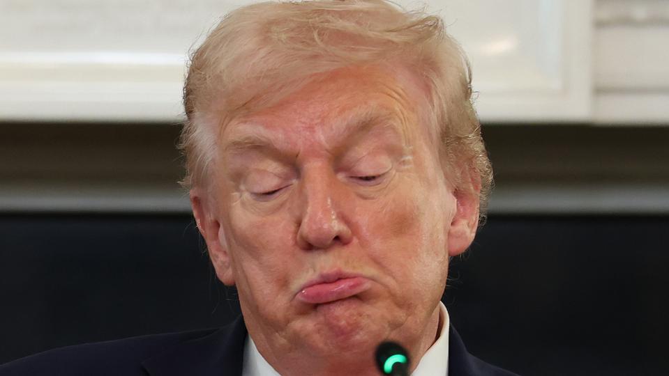 “特朗普意外”引发加密货币“闪电崩盘”，交易员们为比特币、以太坊、XRP、BNB 和 Solana 价格“崩盘”做好准备